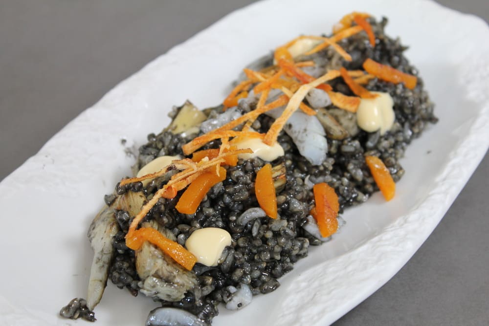 Arroz negro de sepia y alioli suave